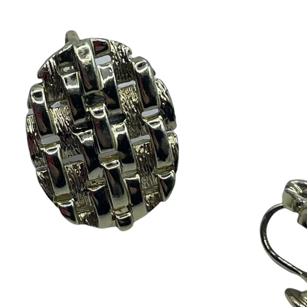 𝅺VINTAGE Coro Jewelry Screw Back Earrings Clip On Gold Tone Waffle